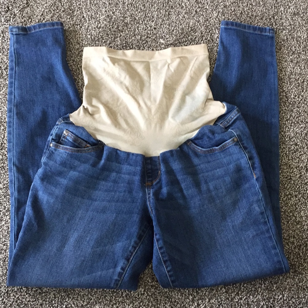 Jessica Simpson Maternity jeans!